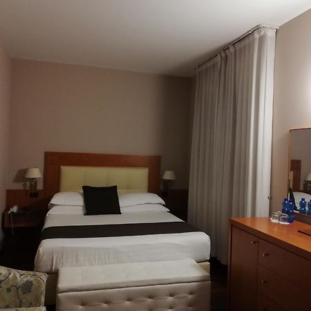 Hotel Clarin 14 By Dori ペスキエーラ・デル・ガルダ エクステリア 写真