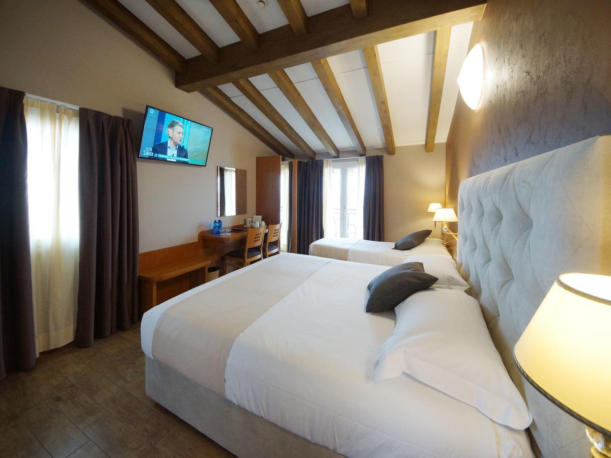 Hotel Clarin 14 By Dori ペスキエーラ・デル・ガルダ エクステリア 写真