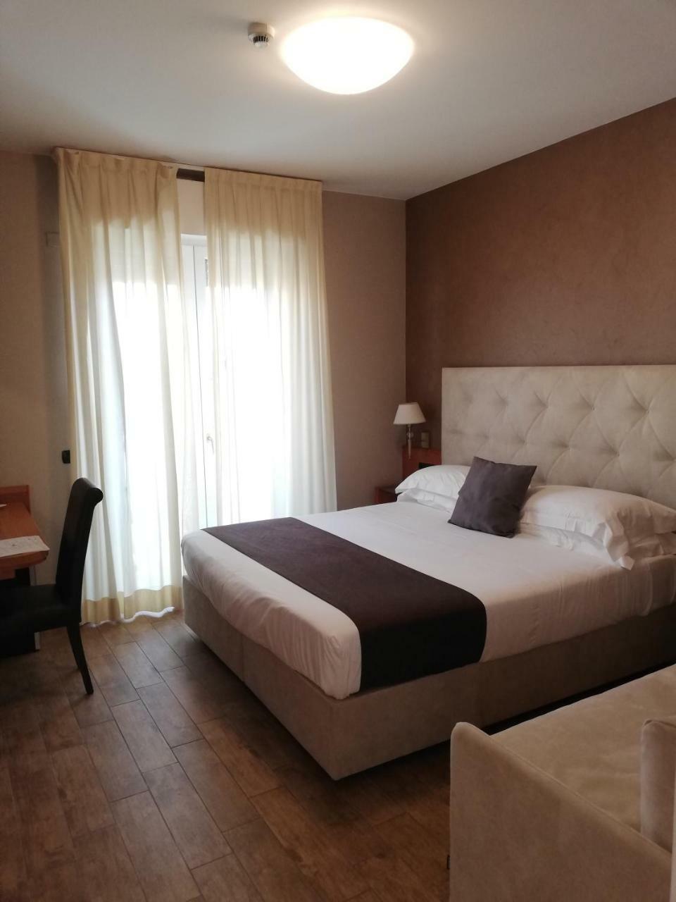 Hotel Clarin 14 By Dori ペスキエーラ・デル・ガルダ エクステリア 写真